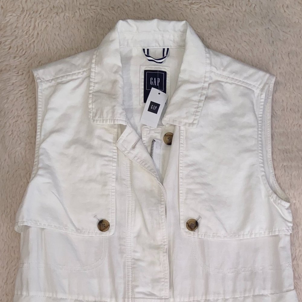 ✨NWT✨ GAP Vest